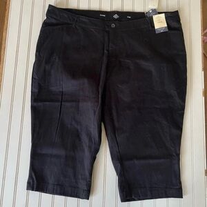 St. John's Bay Mid Rise Plus Capris Size 24W nwt
